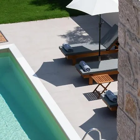 Rizomata Luxury Vilă *